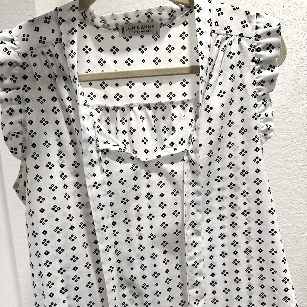 Black and white sleeveless blouse/ Jon and Anna contemporary